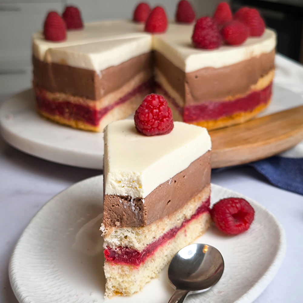 Maskarpone torta sa malinama, cokoladom i keksom - cheesecake torta